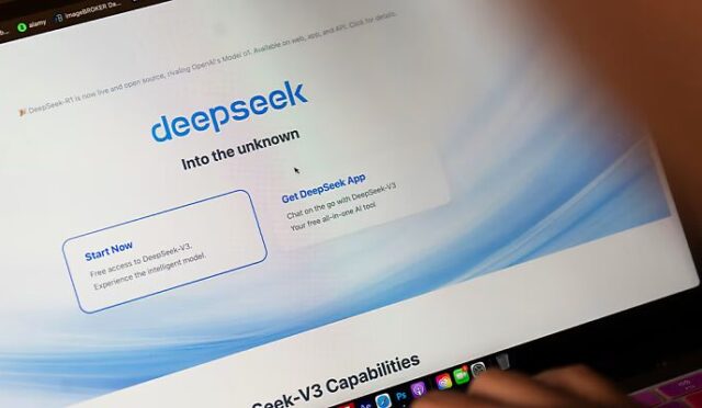 67a5e5e82abc8d32b6def642_Cyber Daily_deepseek-laptop-cd_pukemd_converted