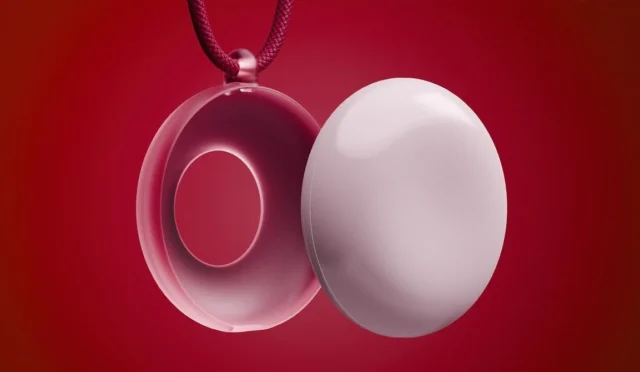 66ab5a9d9b198b02ba442e5f_wear-this-ai-friend-around-your-neck-v0-MNYvgS8kh5ugF56qhWImGtOD8iHKUTq5MWrhKzqIXDE