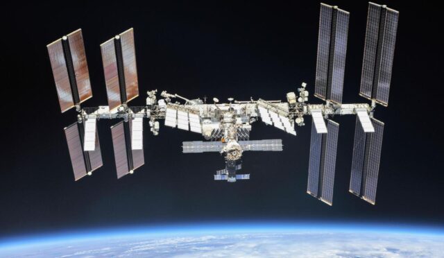 Astronotlar uzayda ilk arkeolojik çalışmayı gerçekleştirdi.