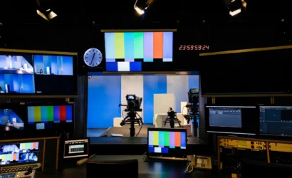 675affe4dd2b32d309d6d979_journalism-newsroom-control-room