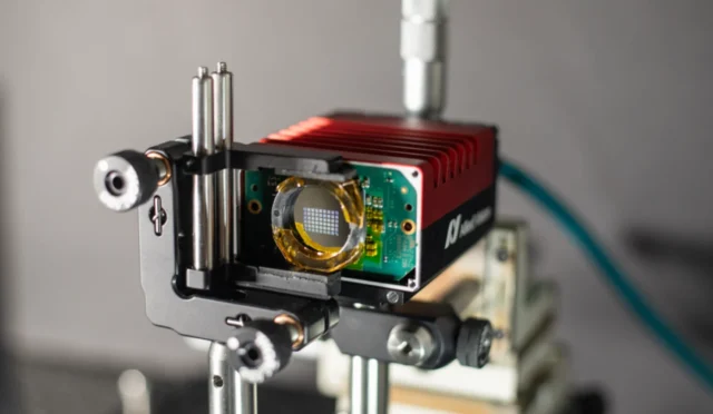 67b44a4dbb3533c4eaacae5c_camera-speed-of-light