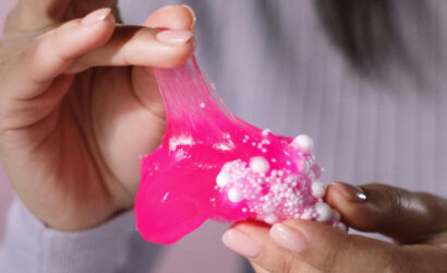 67c5613395e145ca84081215_scientists-slime-produce-electricity-squeezed-university-guelph-designboom-fb-1