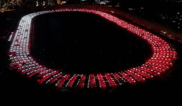 68b70c5d95e6930eabf79b97_tesla-light-show
