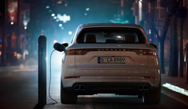 low-cayenne-turbo-s-e-hybrid-2019-porsche-ag-3-po4A00NJFp