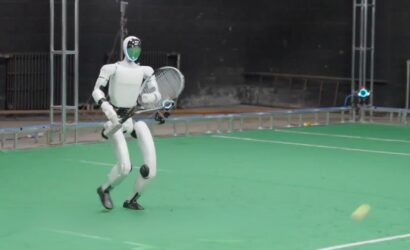robot-playing-tennis