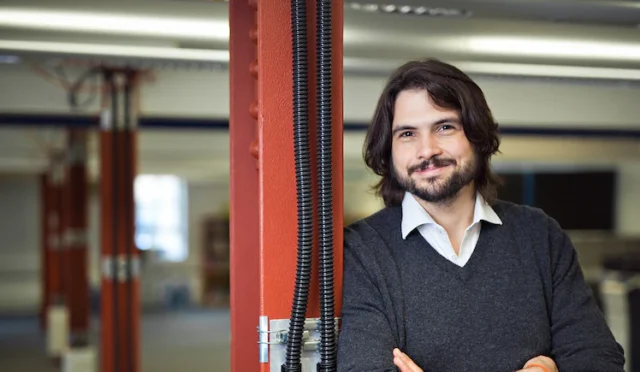 v9oq9t8g_henry-shevlin_625x300_14_April_26