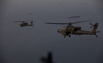 Apache-helicopters-Strait-of-Hormuz