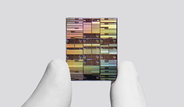 Sub-1nm-node-chip-3-e1782339299592-1440x1098