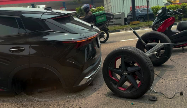 Chery SUV rear axle broken off AEON Tebrau